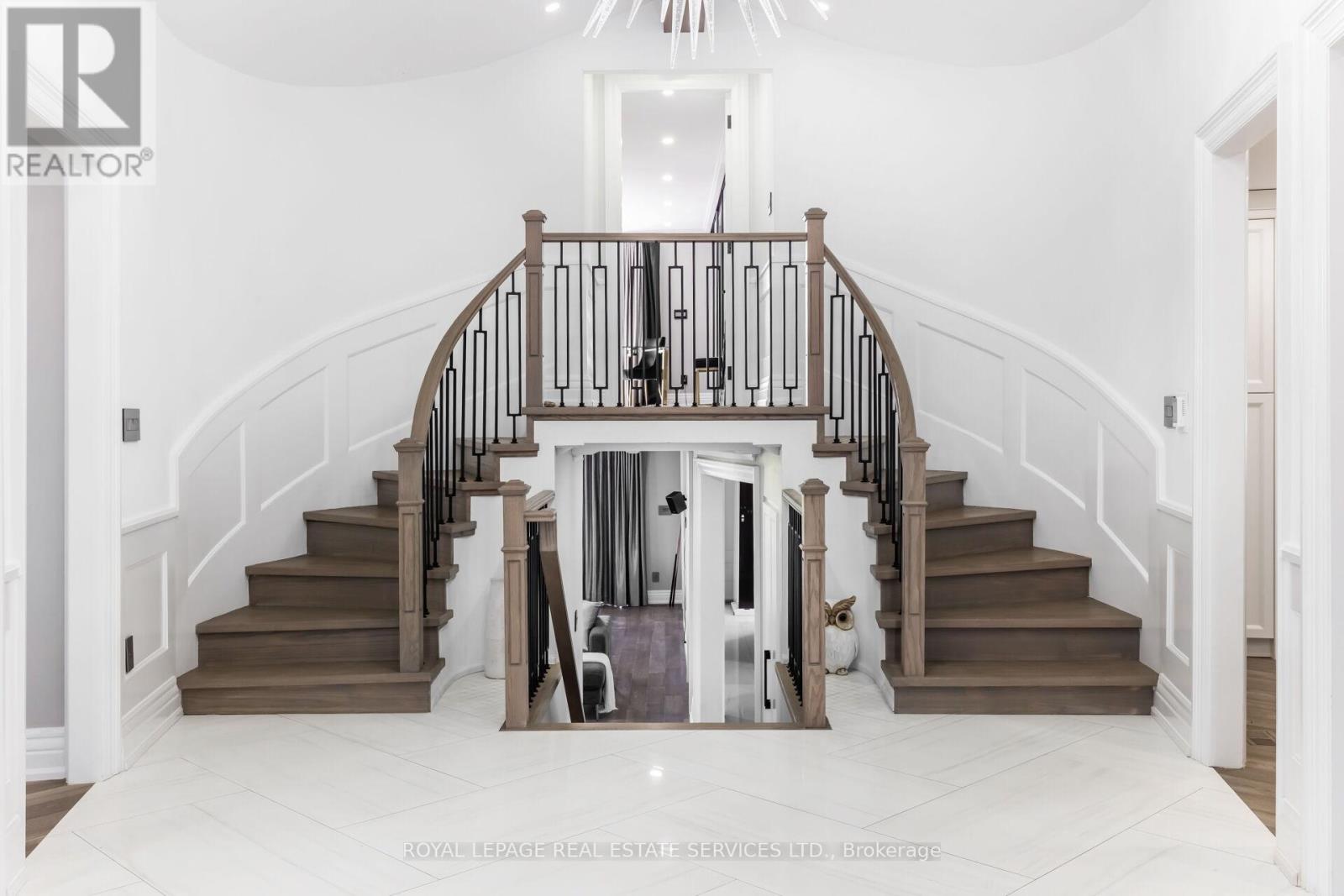 12 Julian Drive, Brampton, Ontario  L6P 0L2 - Photo 6 - W12652716