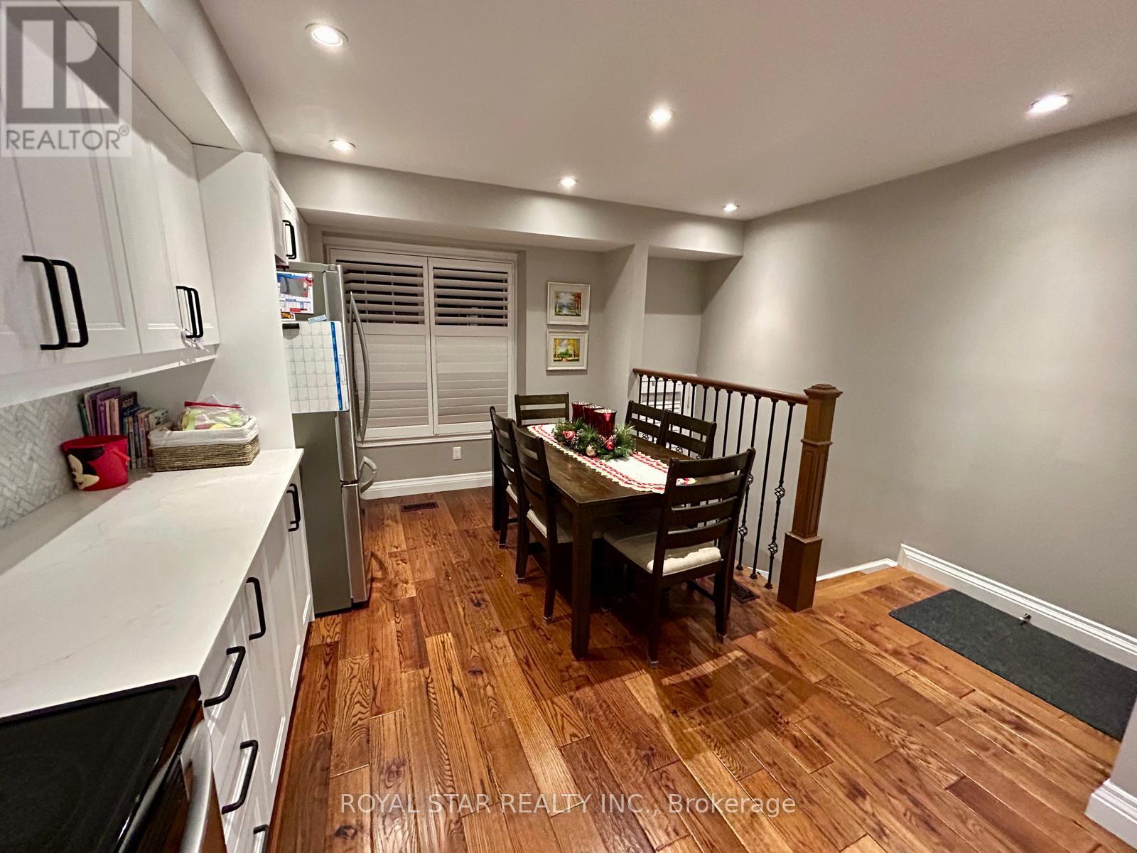 27 - 435 English Rose Lane, Oakville, Ontario  L6H 7S9 - Photo 3 - W12652718