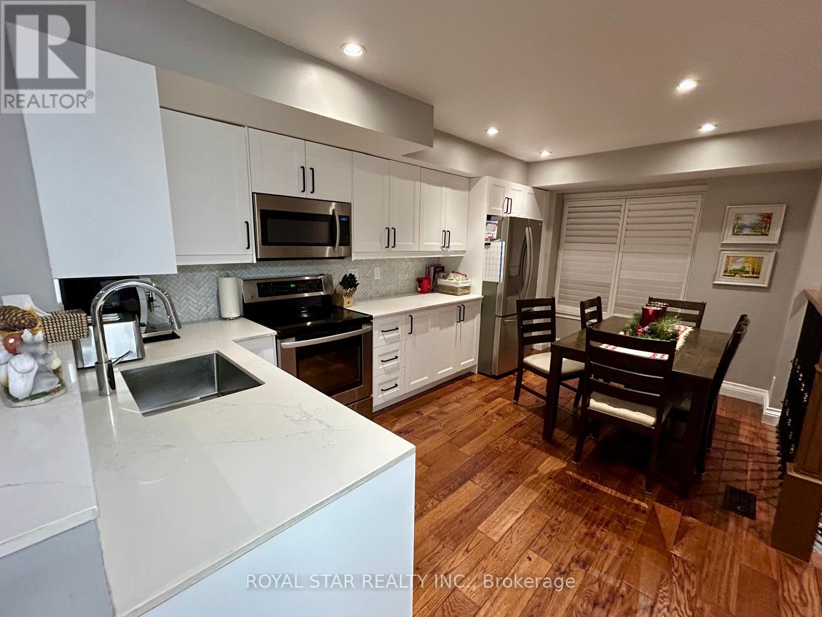 27 - 435 English Rose Lane, Oakville, Ontario  L6H 7S9 - Photo 9 - W12652718