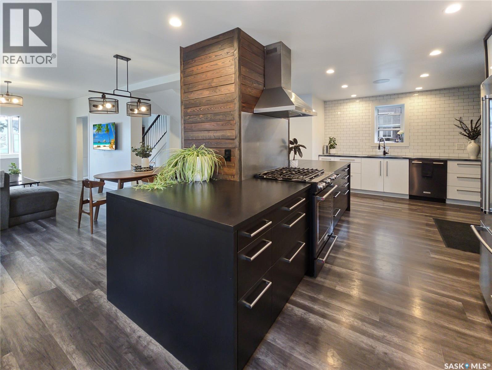 227 H Avenue S, Saskatoon, Saskatchewan  S7M 1W1 - Photo 2 - SK021112