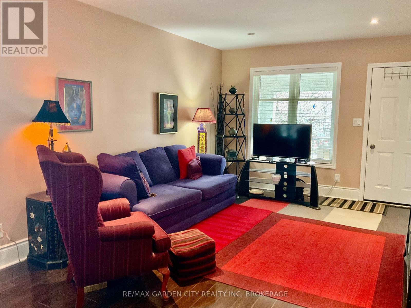 16 Ida Street, St. Catharines, Ontario  L2R 3X4 - Photo 9 - X12485392