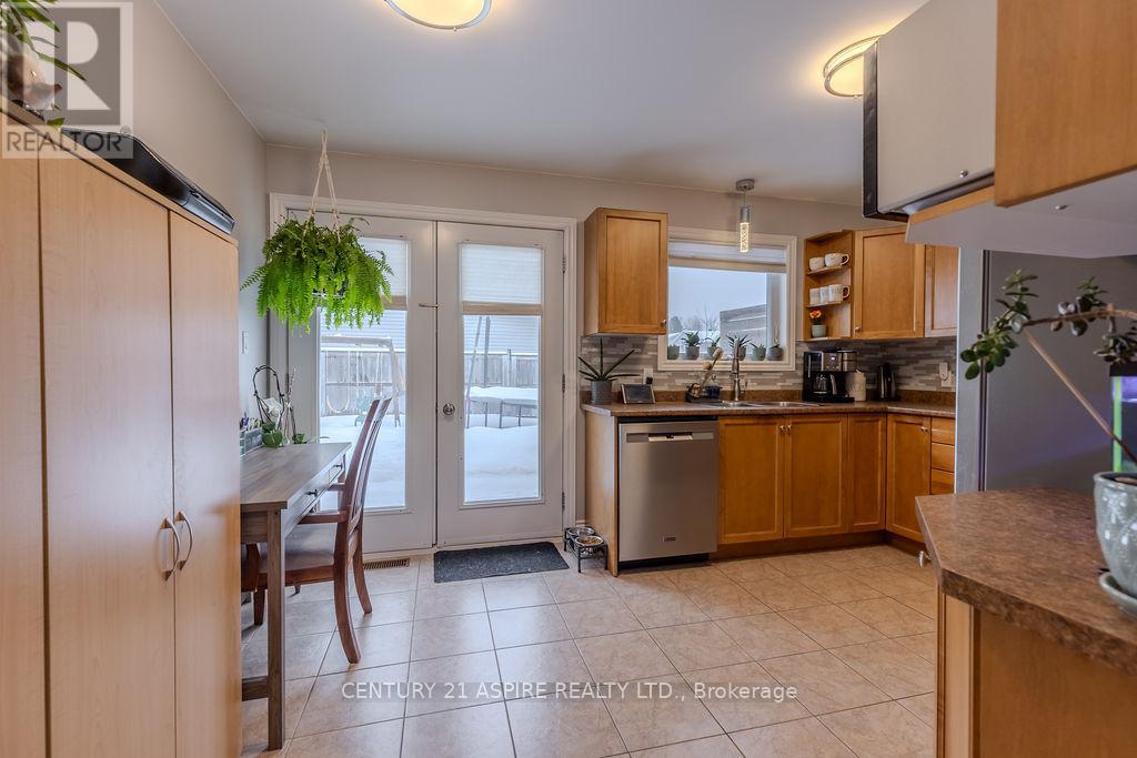 1043 Limestone Trail E, Petawawa, Ontario  K8H 0A5 - Photo 11 - X12652768