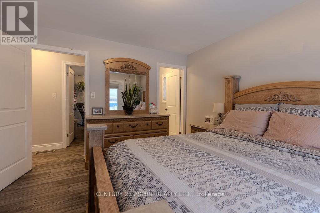 1043 Limestone Trail E, Petawawa, Ontario  K8H 0A5 - Photo 17 - X12652768