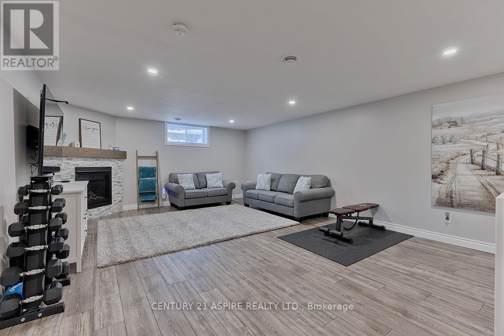 1043 Limestone Trail E, Petawawa, Ontario  K8H 0A5 - Photo 19 - X12652768