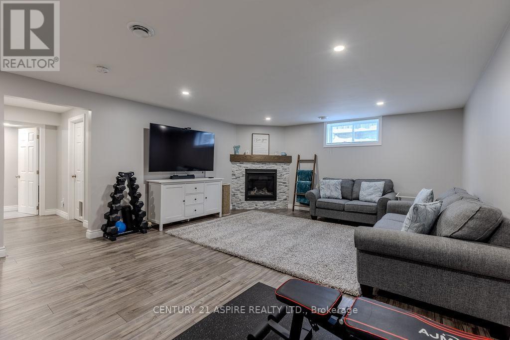 1043 Limestone Trail E, Petawawa, Ontario  K8H 0A5 - Photo 20 - X12652768