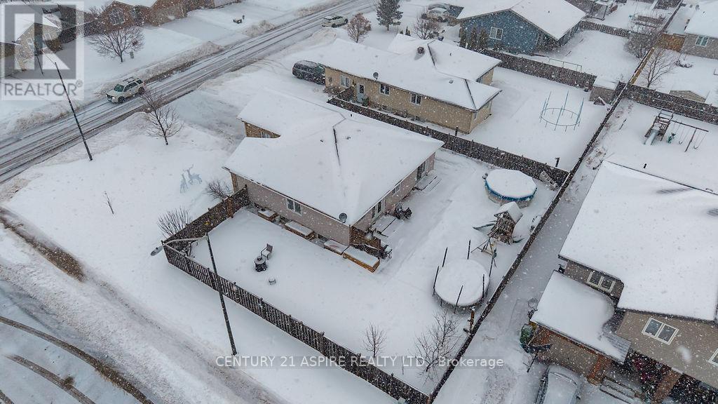 1043 Limestone Trail E, Petawawa, Ontario  K8H 0A5 - Photo 33 - X12652768
