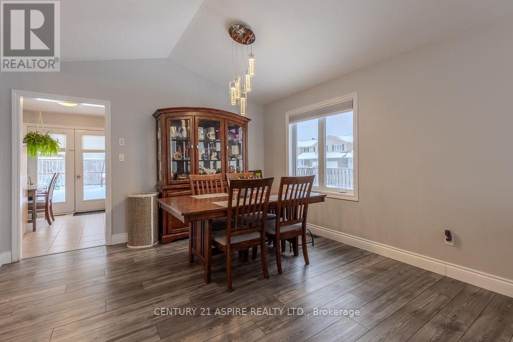 1043 Limestone Trail E, Petawawa, Ontario  K8H 0A5 - Photo 9 - X12652768