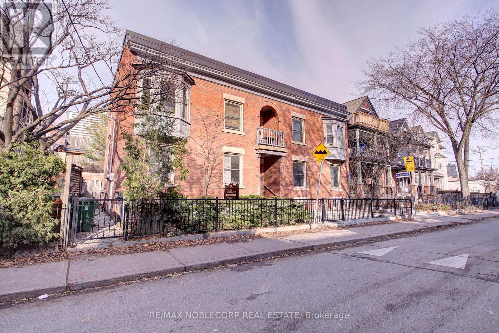 3 - 34 WINCHESTER STREET, Toronto, Ontario