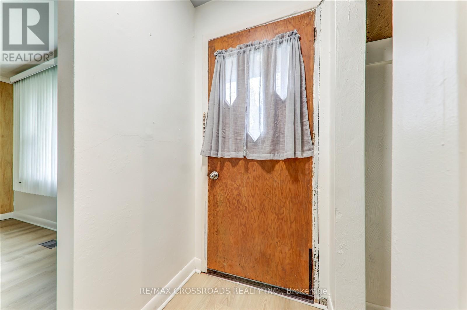 9 Euclid Avenue, Toronto, Ontario  M1C 1J7 - Photo 14 - E12652782