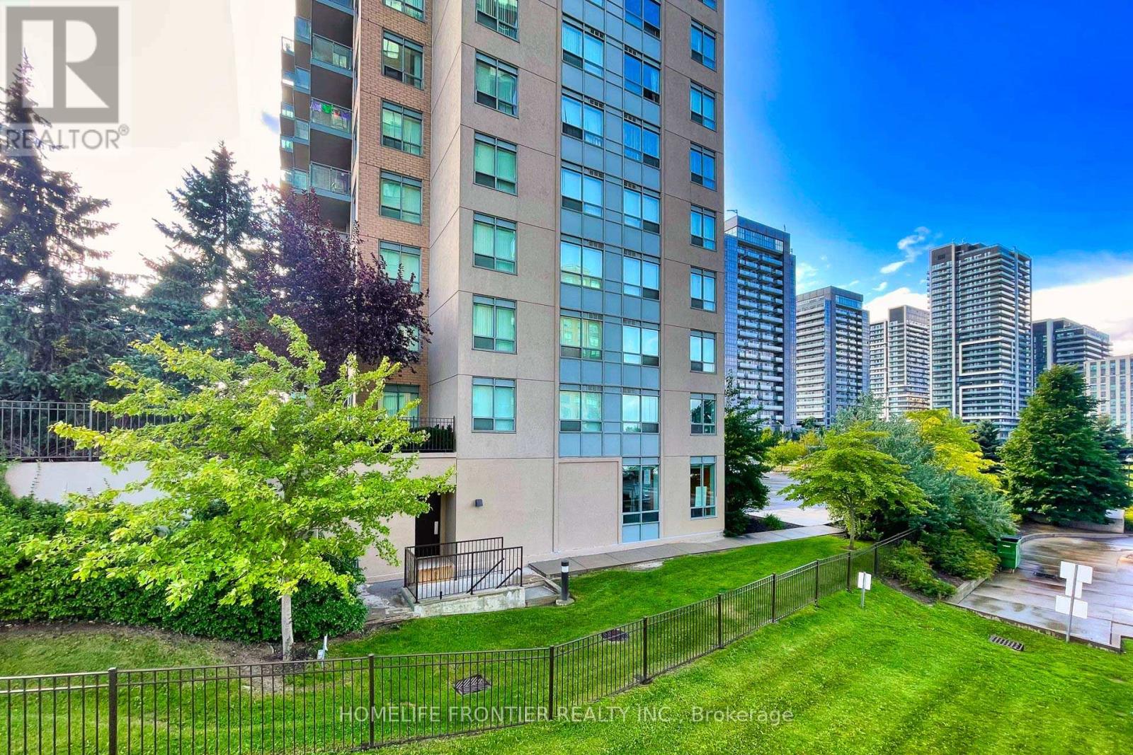 210 - 23 Oneida Crescent, Richmond Hill, Ontario  L4B 0A2 - Photo 14 - N12652806