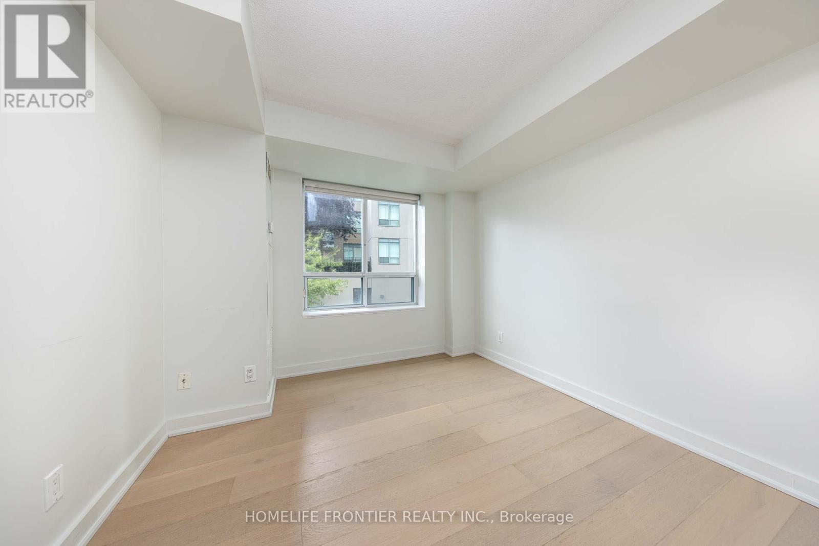 210 - 23 Oneida Crescent, Richmond Hill, Ontario  L4B 0A2 - Photo 6 - N12652806