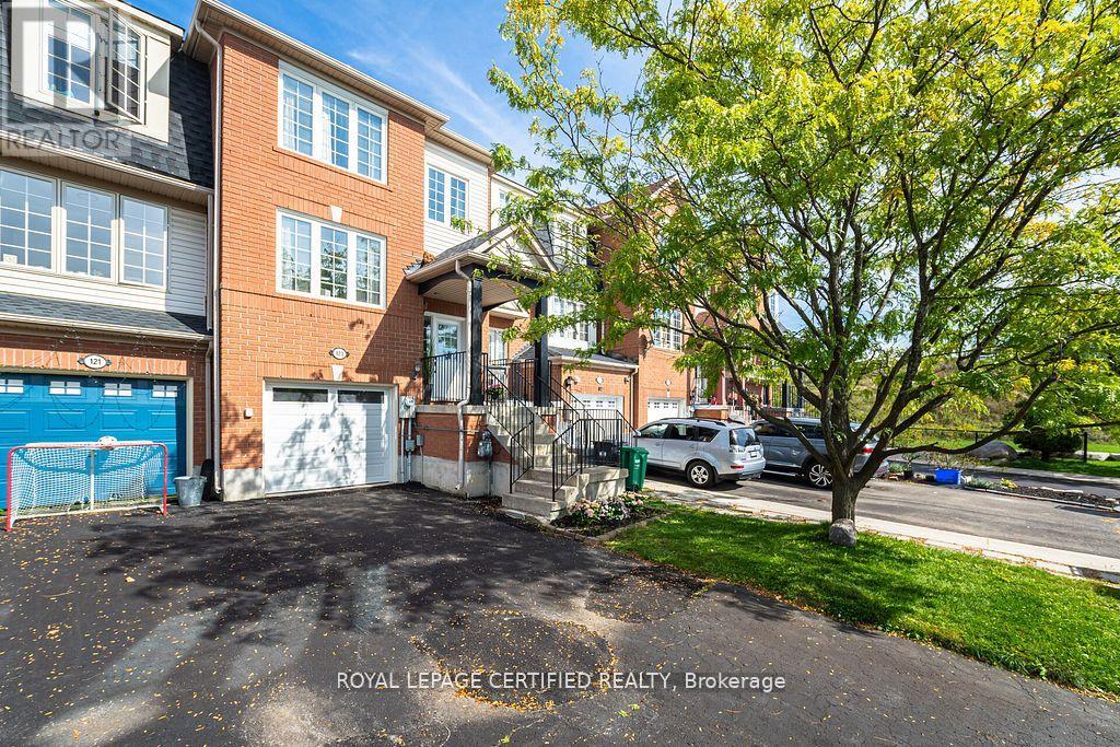 123 Dunlop Court, Brampton, Ontario  L6X 5A6 - Photo 5 - W12652724