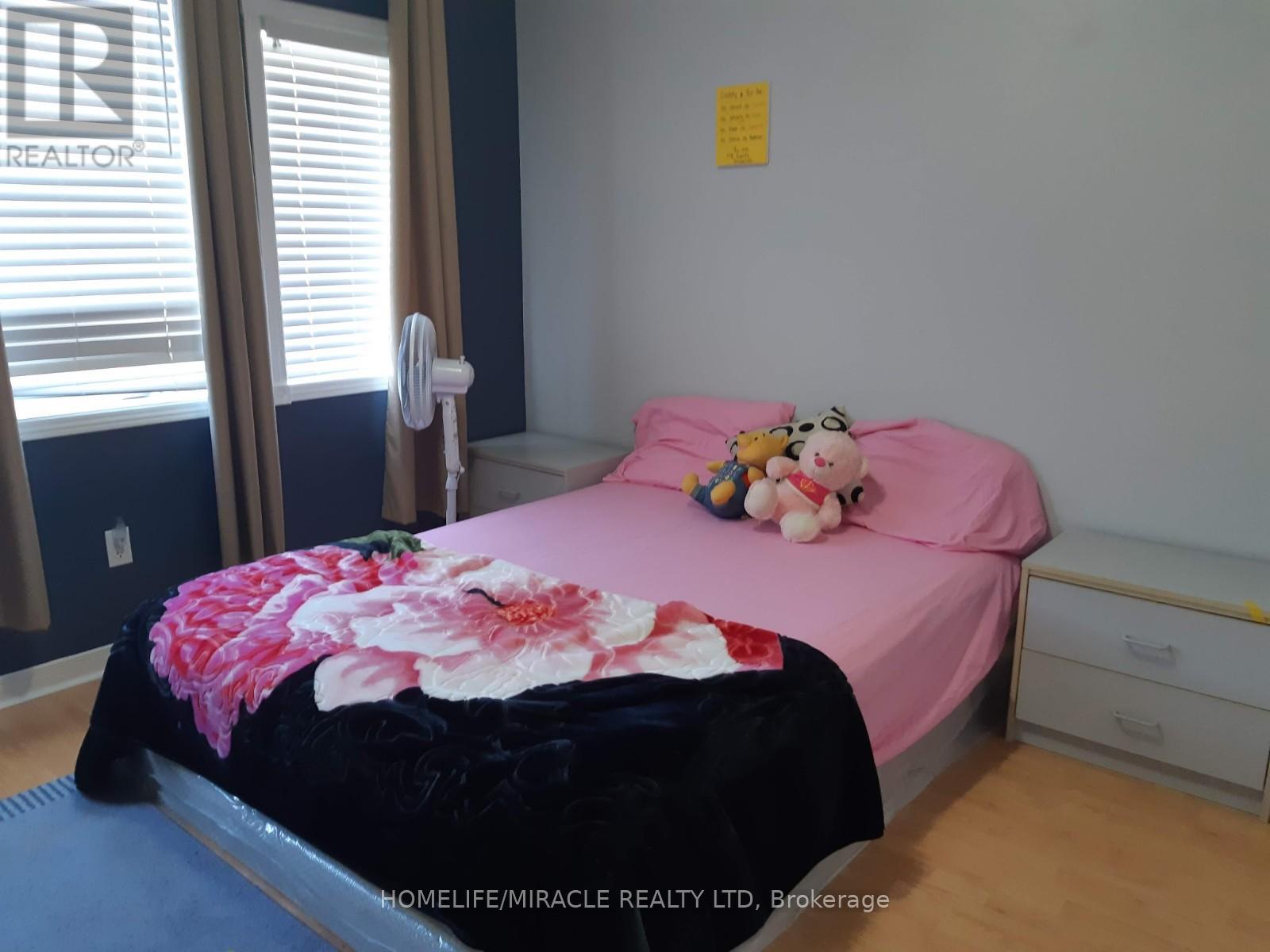 15 Bramfield Street, Brampton, Ontario  L7A 2V9 - Photo 11 - W12652772