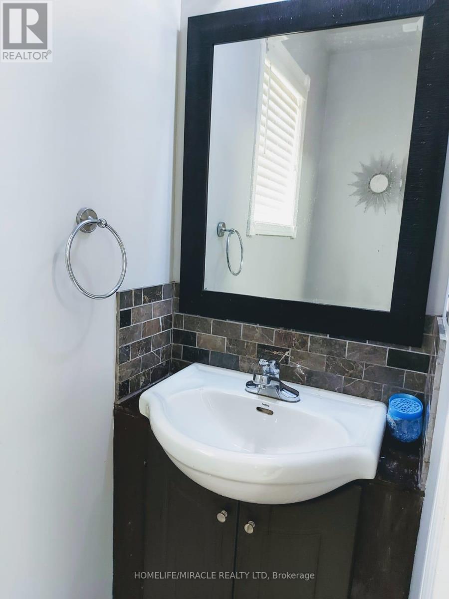 15 Bramfield Street, Brampton, Ontario  L7A 2V9 - Photo 18 - W12652772