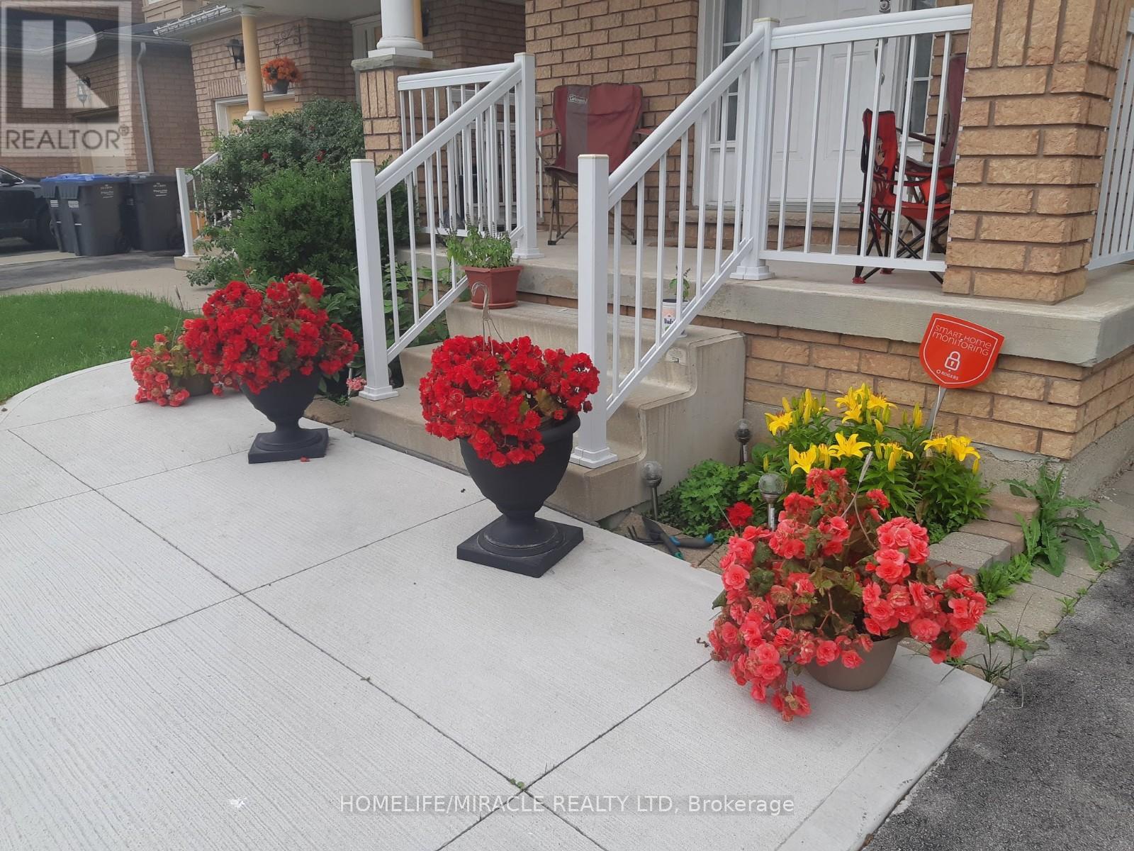 15 Bramfield Street, Brampton, Ontario  L7A 2V9 - Photo 2 - W12652772