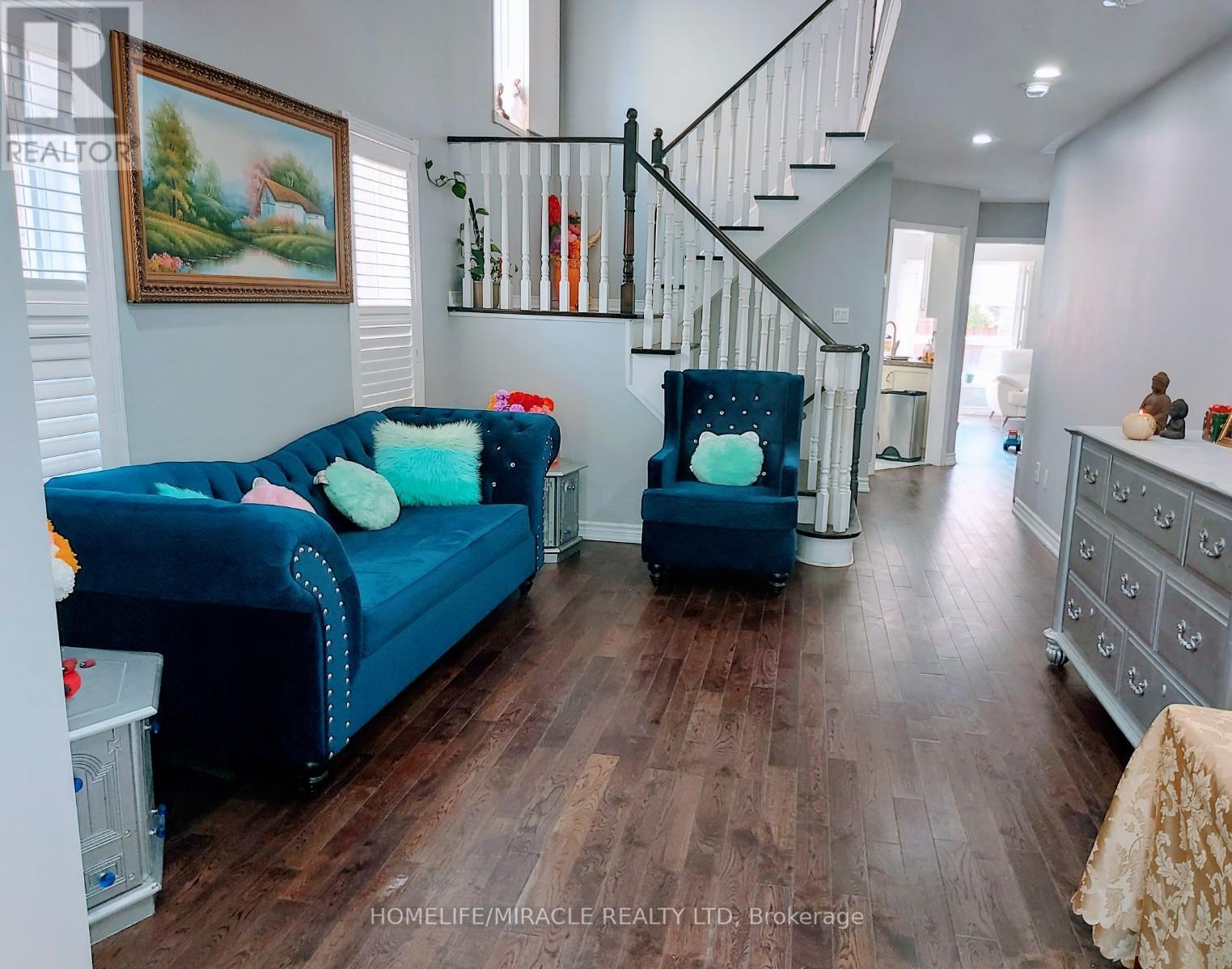 15 Bramfield Street, Brampton, Ontario  L7A 2V9 - Photo 3 - W12652772