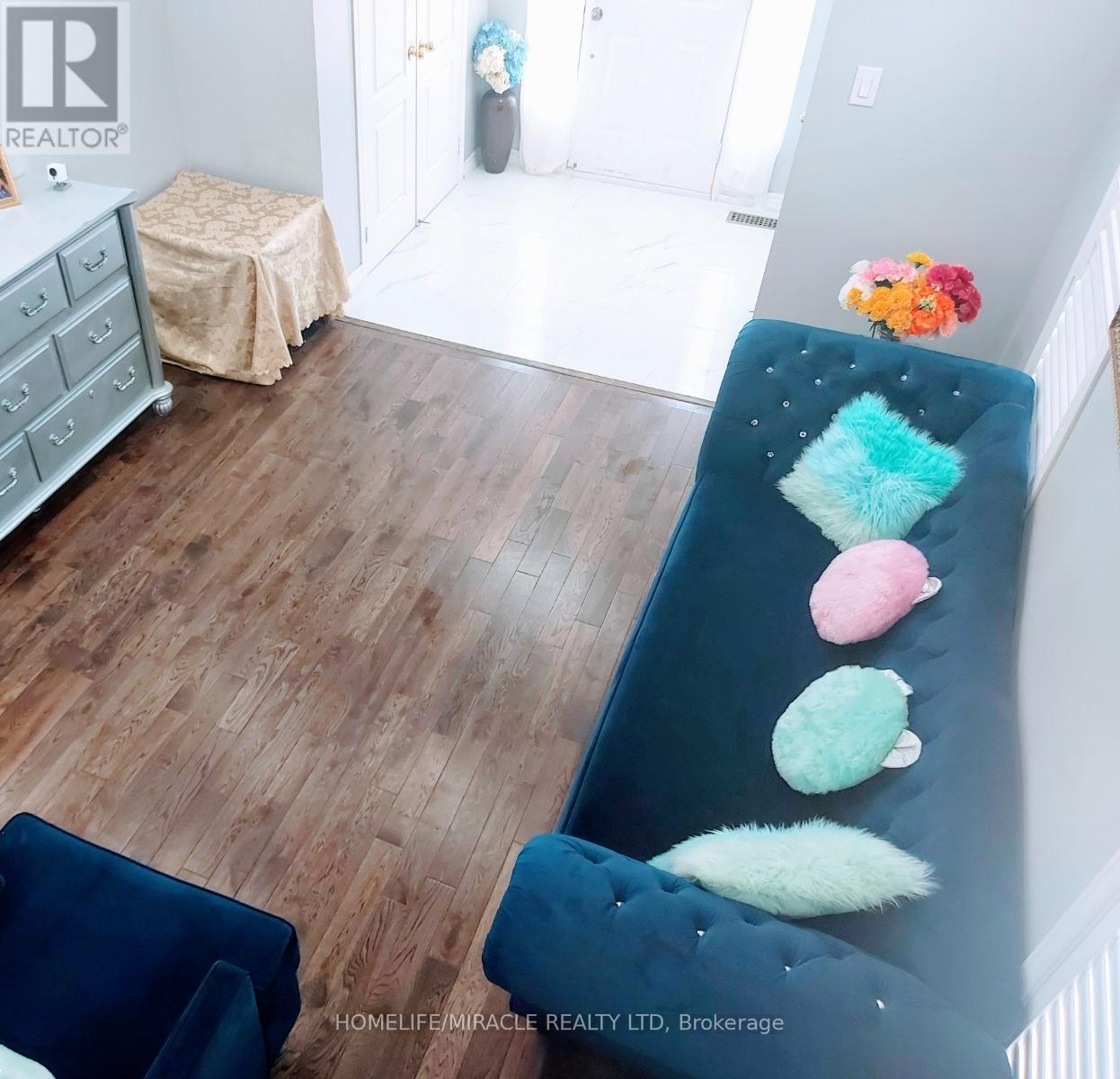 15 Bramfield Street, Brampton, Ontario  L7A 2V9 - Photo 5 - W12652772