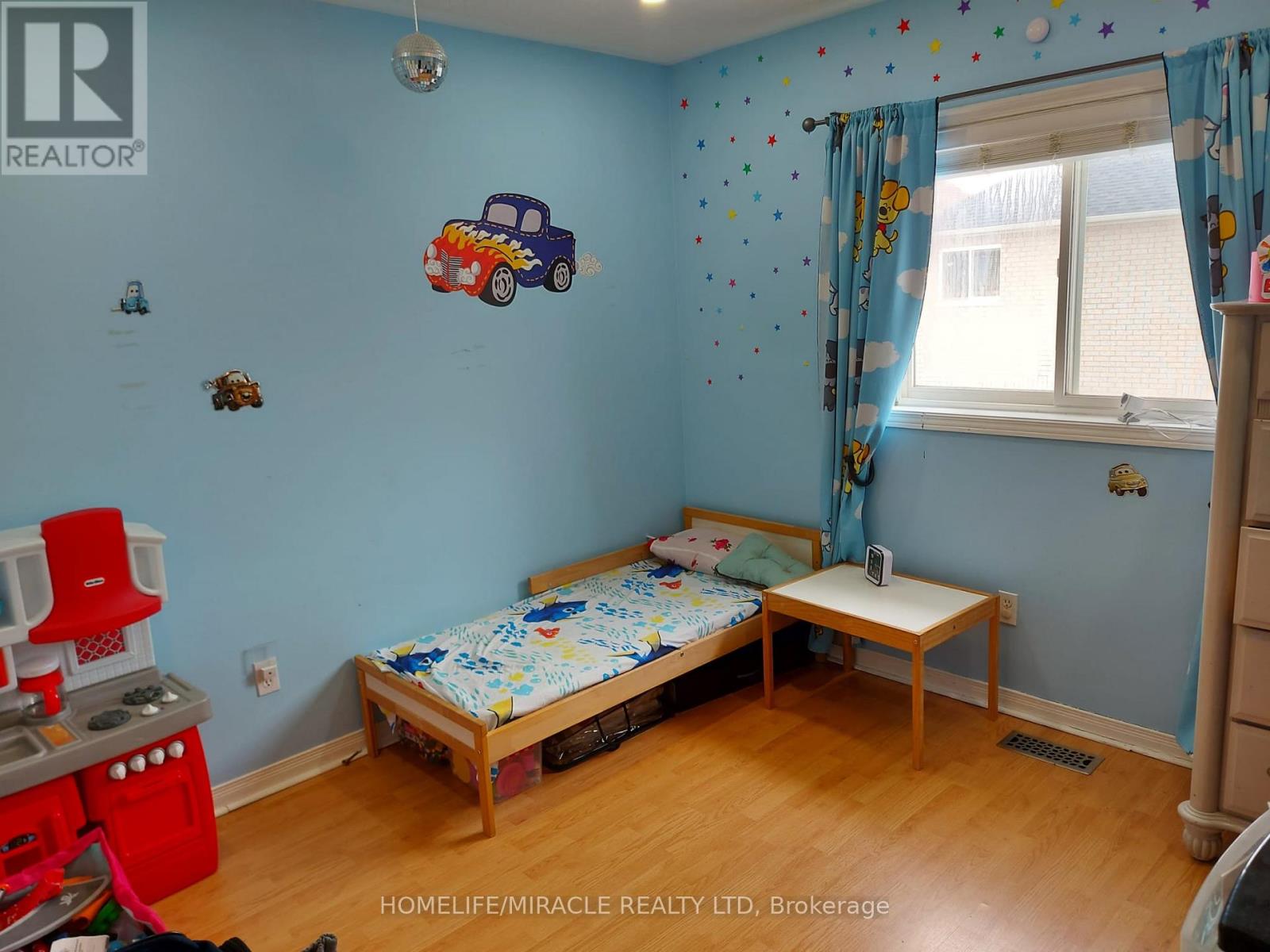 15 Bramfield Street, Brampton, Ontario  L7A 2V9 - Photo 9 - W12652772