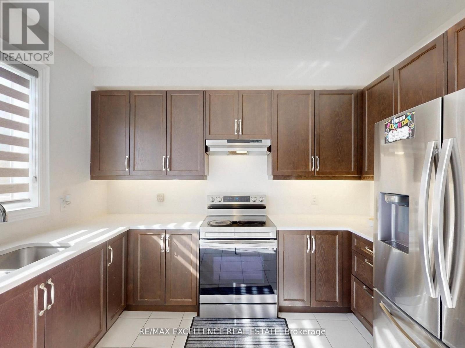 33 Tiger Crescent, Brampton, Ontario  L6R 0C8 - Photo 10 - W12652800