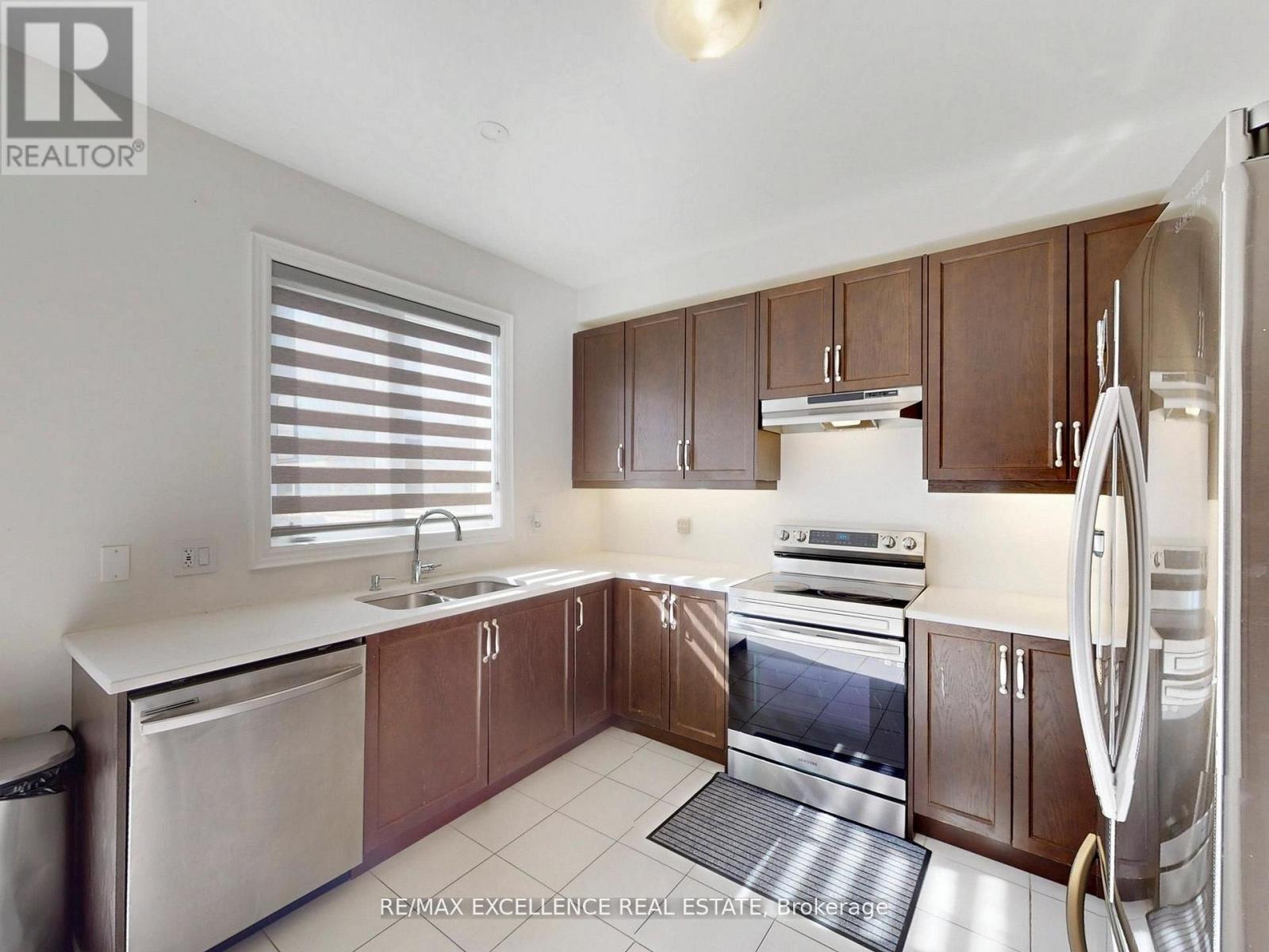 33 Tiger Crescent, Brampton, Ontario  L6R 0C8 - Photo 11 - W12652800