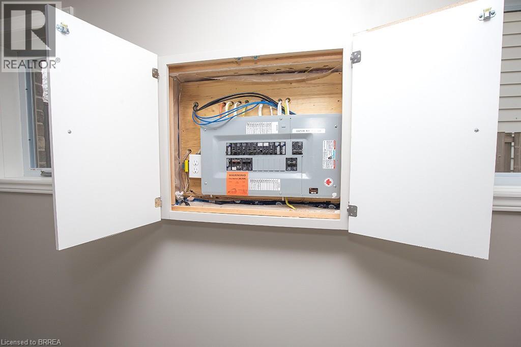 355 Wellington Street, Brantford, Ontario  N3S 4A7 - Photo 14 - 40795161