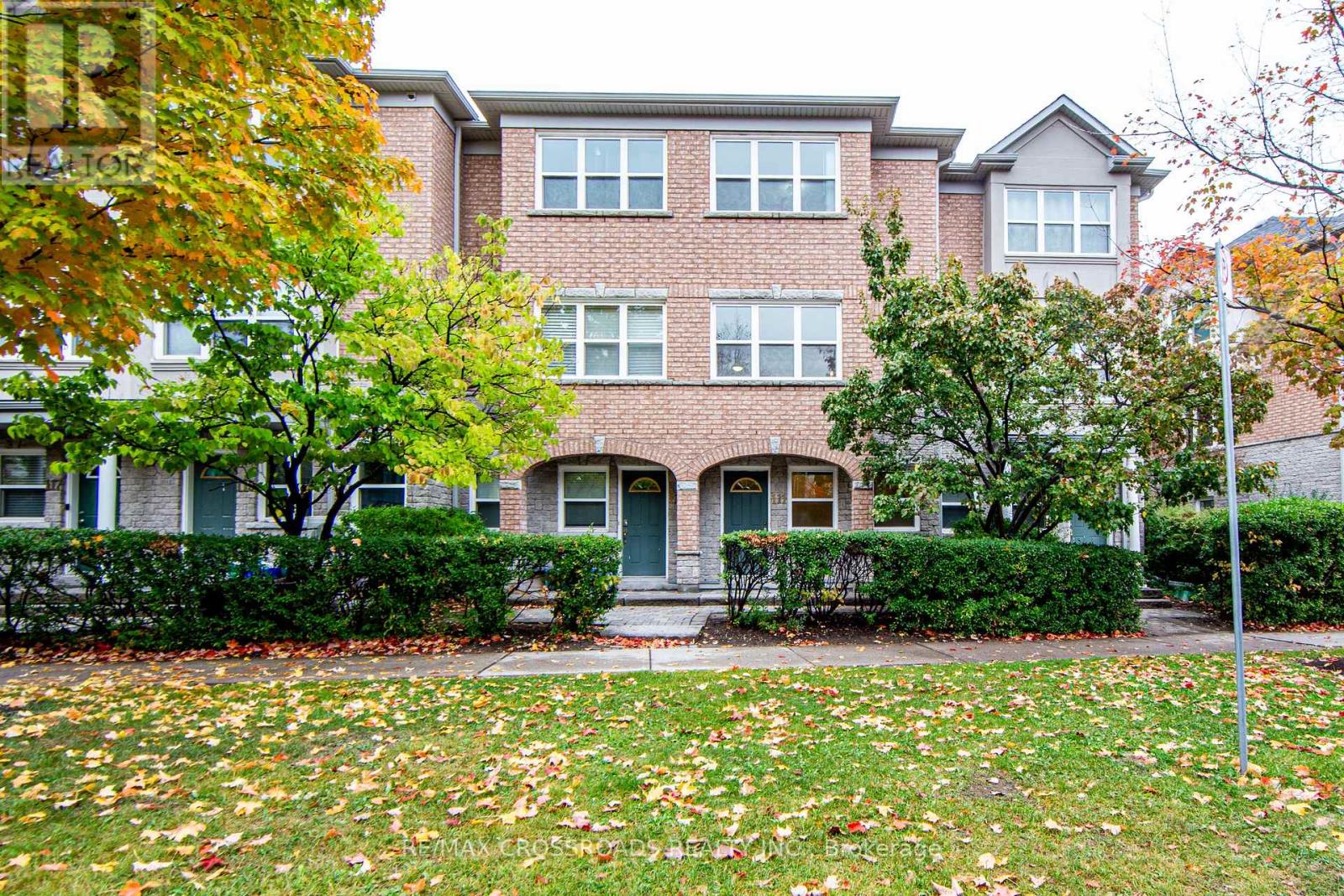 111 Pond Drive, Markham, Ontario  L3T 7V5 - Photo 2 - N12652824