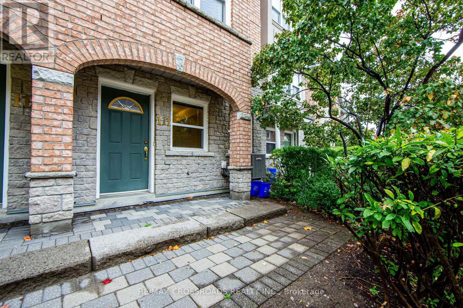 111 Pond Drive, Markham, Ontario  L3T 7V5 - Photo 3 - N12652824