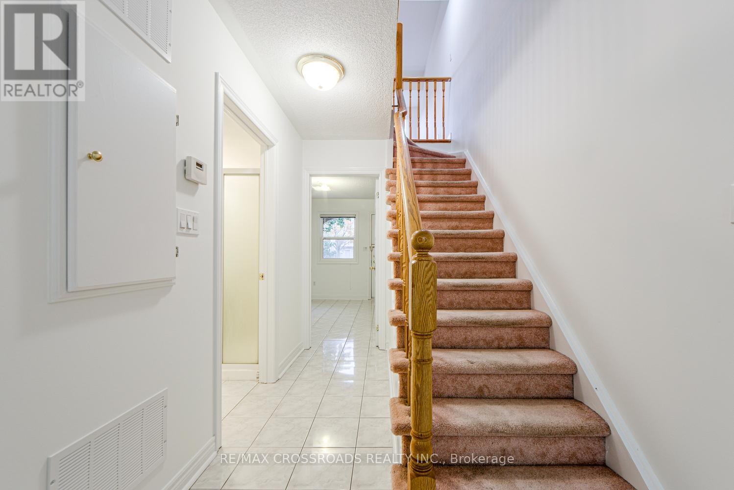 111 Pond Drive, Markham, Ontario  L3T 7V5 - Photo 4 - N12652824