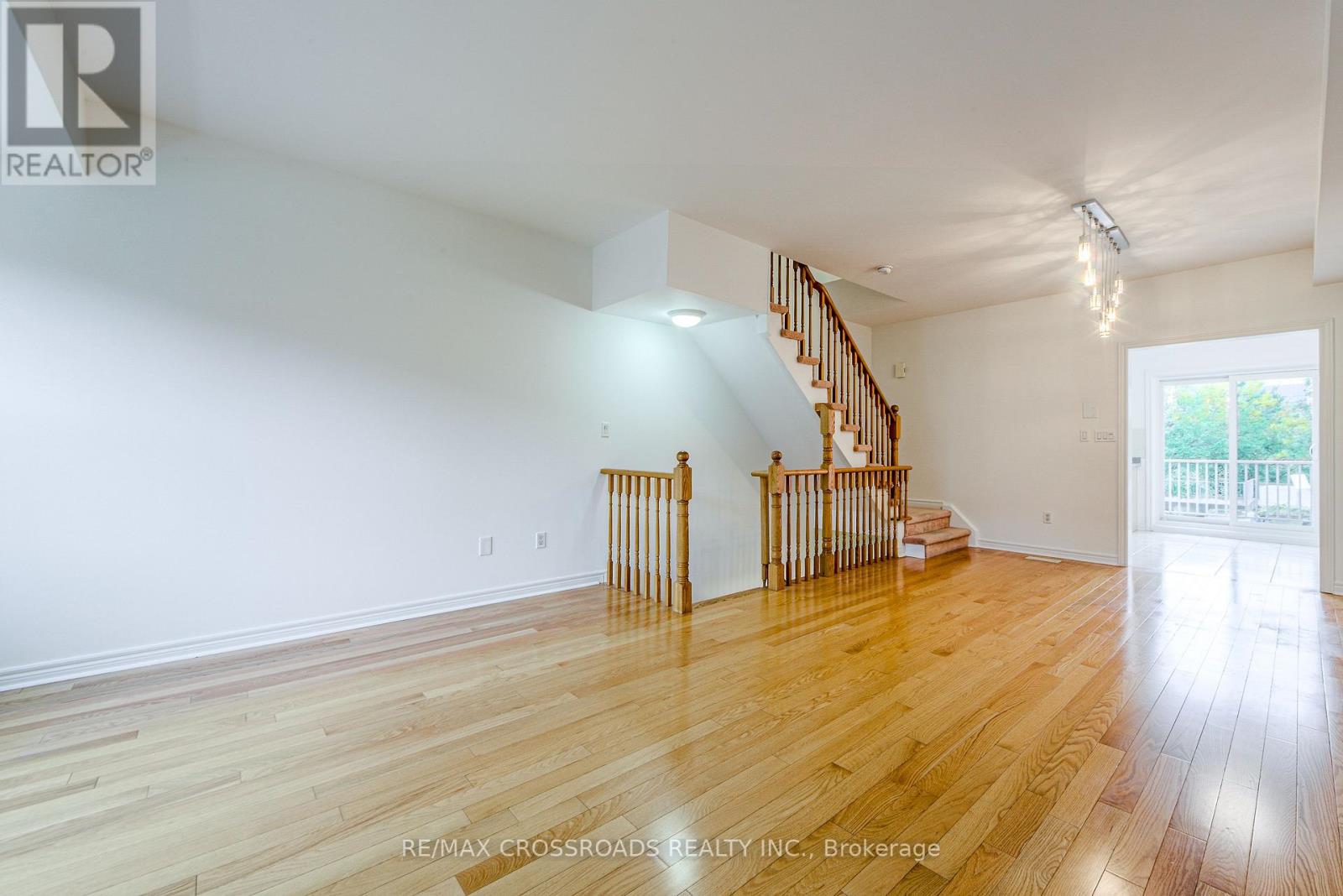 111 Pond Drive, Markham, Ontario  L3T 7V5 - Photo 9 - N12652824