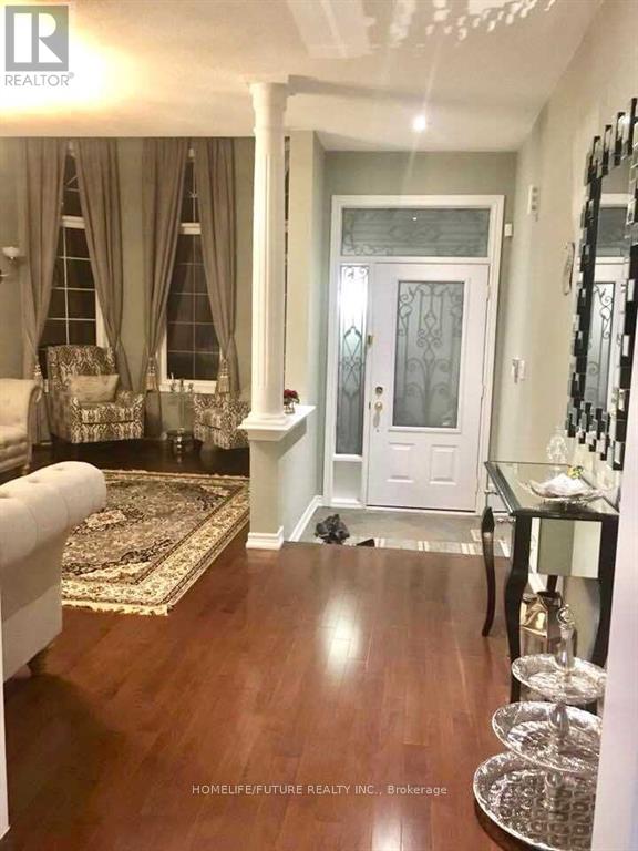 135 STONECHURCH CRESCENT, Markham, Ontario