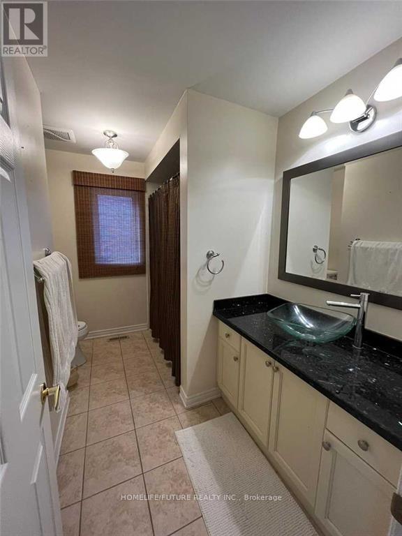 135 Stonechurch Crescent, Markham, Ontario  L6B 0L2 - Photo 11 - N12652846