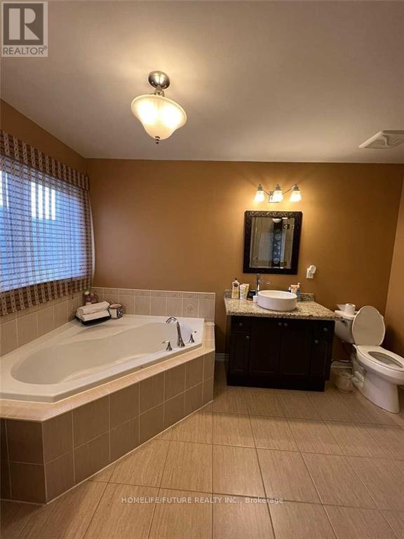 135 Stonechurch Crescent, Markham, Ontario  L6B 0L2 - Photo 12 - N12652846