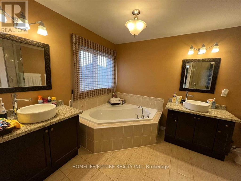 135 Stonechurch Crescent, Markham, Ontario  L6B 0L2 - Photo 13 - N12652846