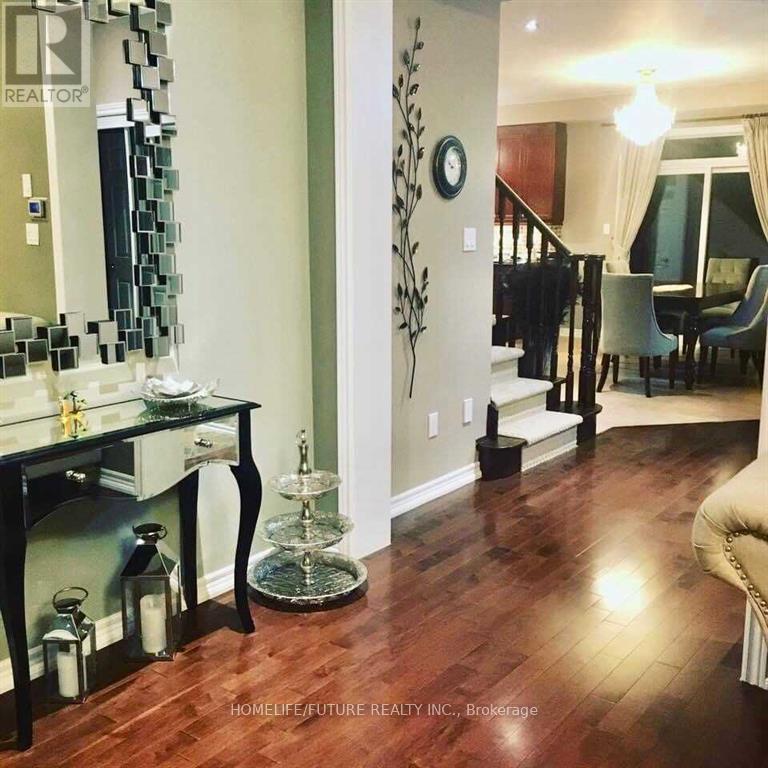 135 Stonechurch Crescent, Markham, Ontario  L6B 0L2 - Photo 4 - N12652846