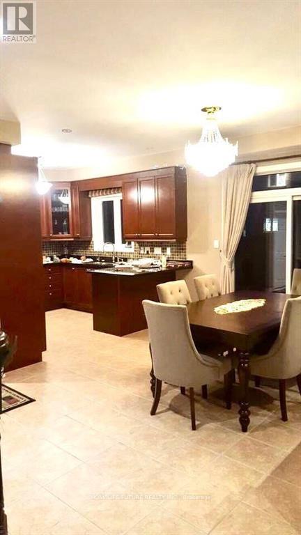 135 Stonechurch Crescent, Markham, Ontario  L6B 0L2 - Photo 5 - N12652846