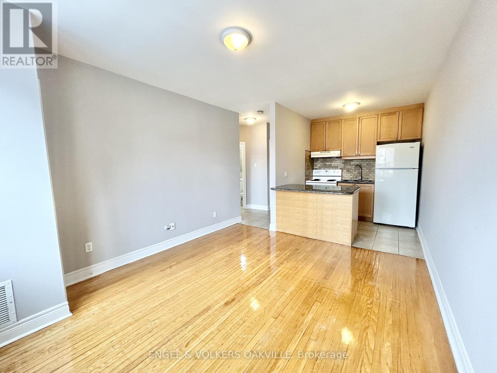 19 - 90 Twenty Fifth Street, Toronto, Ontario  M8V 3P9 - Photo 4 - W12652840