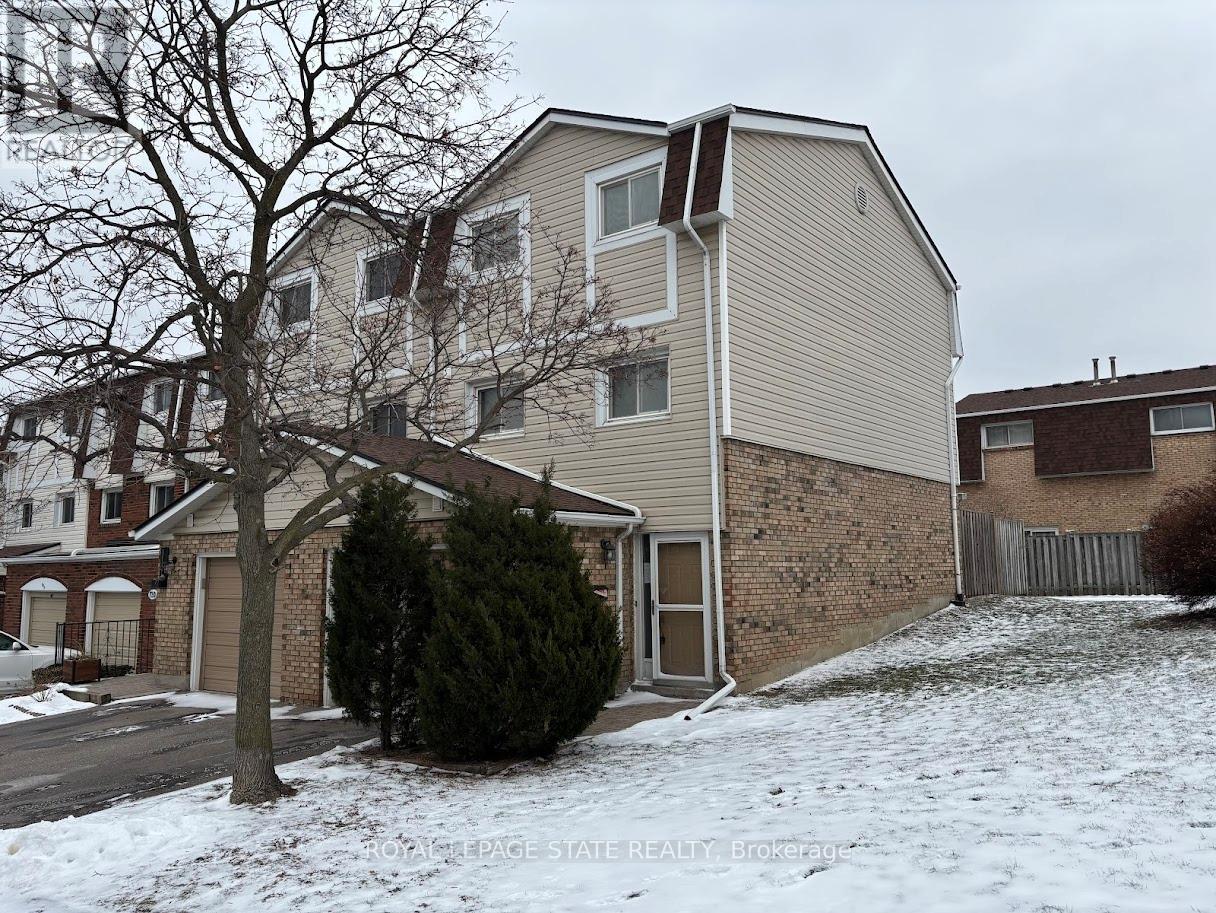 118 - 11 Harrisford Street, Hamilton, Ontario  L8K 6L7 - Photo 2 - X12652836