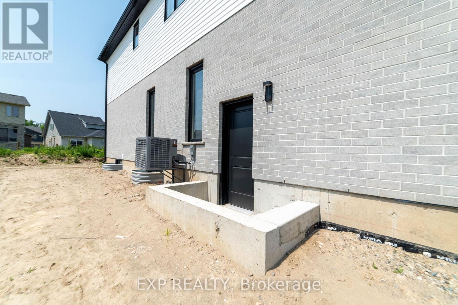 266 Hesselman Crescent, London South, Ontario  N6M 0K3 - Photo 3 - X12652842