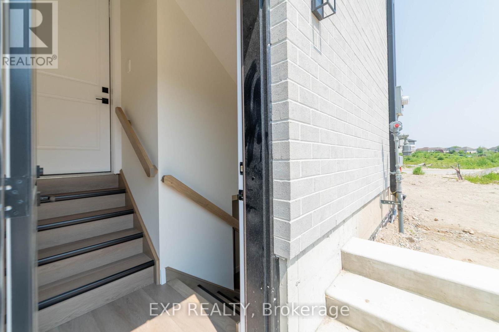 266 Hesselman Crescent, London South, Ontario  N6M 0K3 - Photo 4 - X12652842