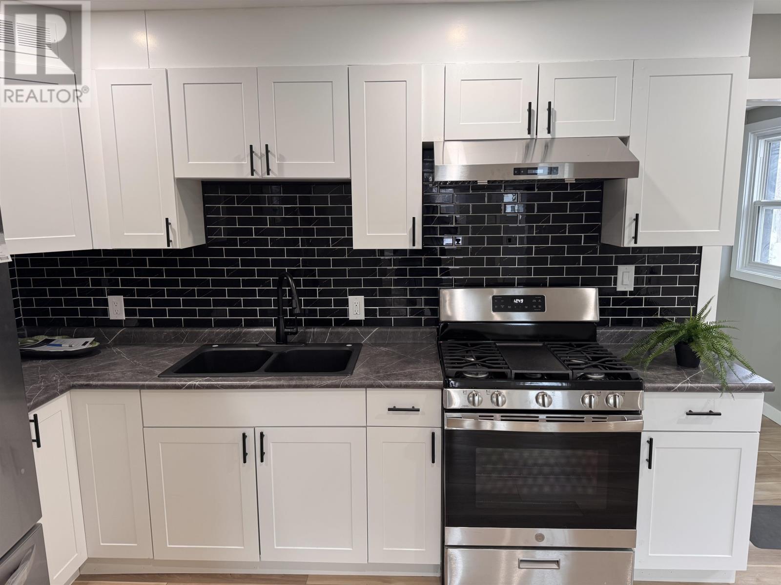 1322 Georgina Ave, Thunder Bay, Ontario  P7E 3J2 - Photo 10 - TB253680