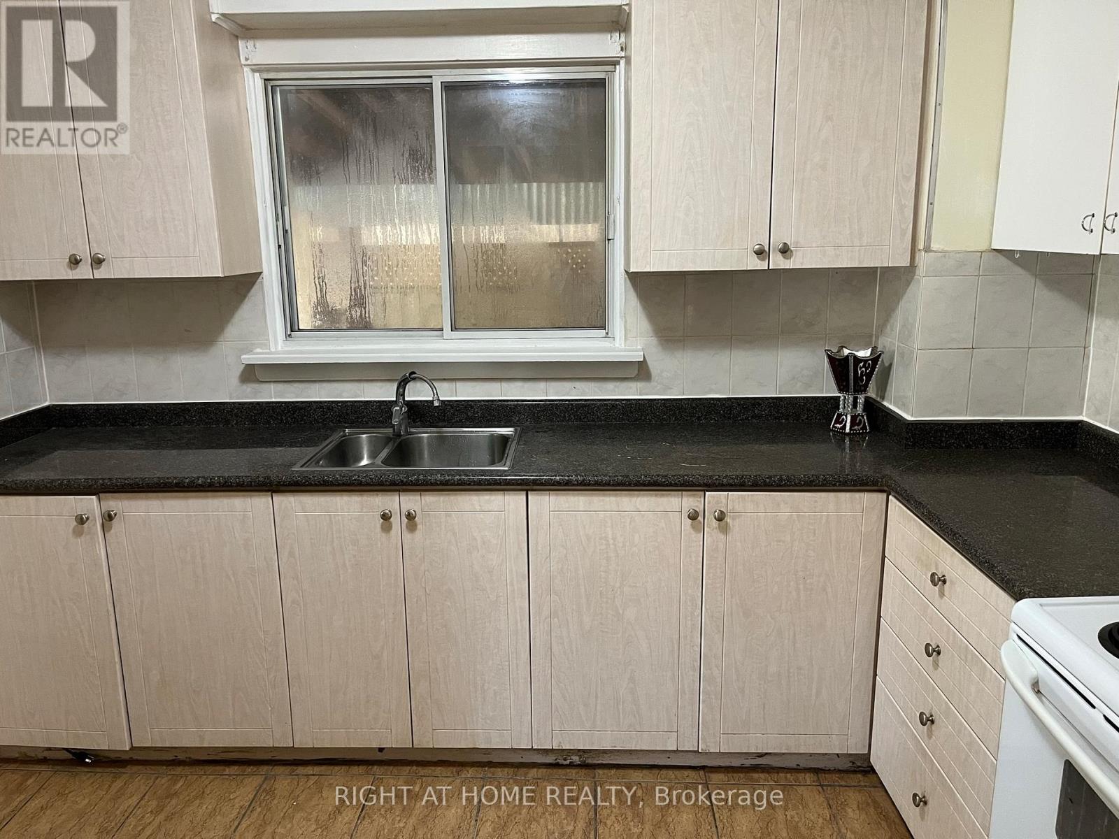 Main - 35 Commonwealth Avenue, Toronto, Ontario  M1K 4K1 - Photo 15 - E12652892