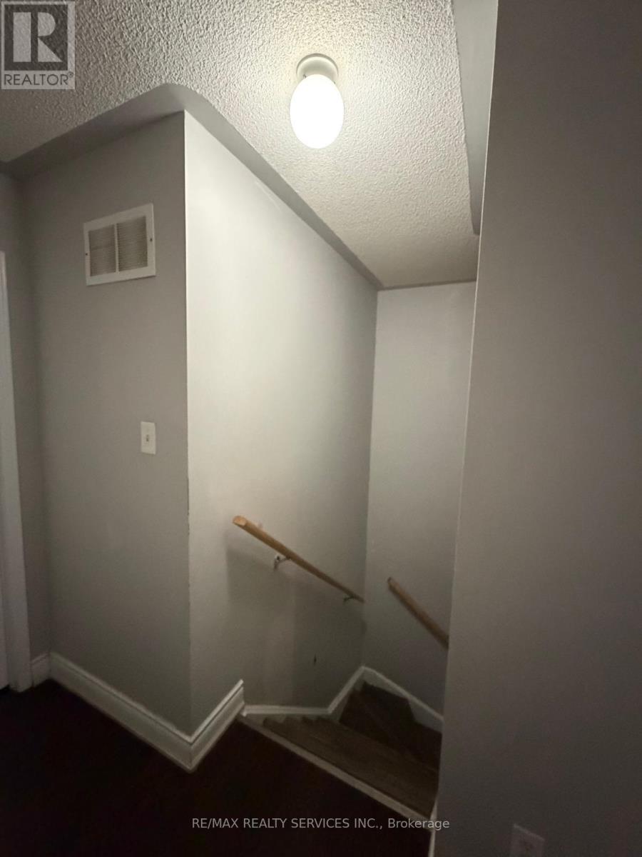 59 Larkspur Road E, Brampton, Ontario  L6R 1W8 - Photo 12 - W12652492