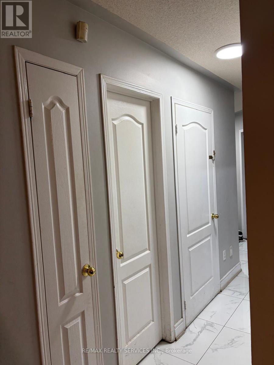 59 Larkspur Road E, Brampton, Ontario  L6R 1W8 - Photo 14 - W12652492