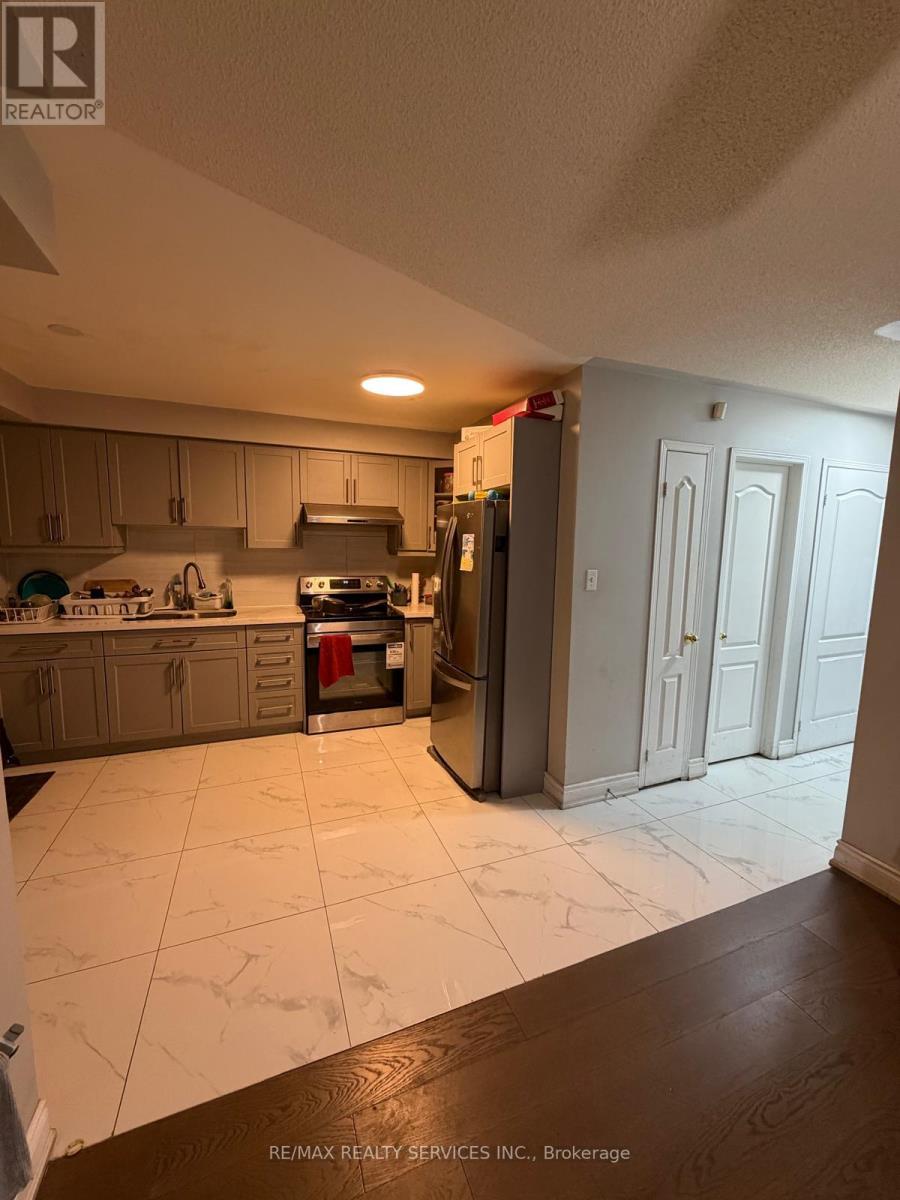 59 Larkspur Road E, Brampton, Ontario  L6R 1W8 - Photo 6 - W12652492