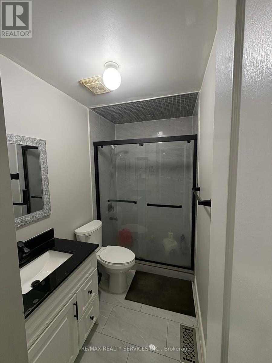 59 Larkspur Road E, Brampton, Ontario  L6R 1W8 - Photo 11 - W12652492