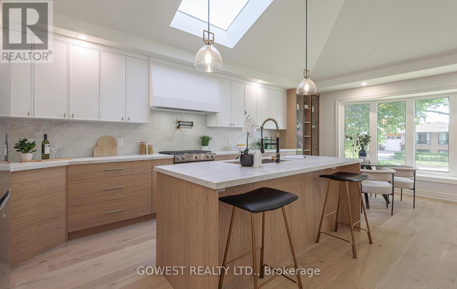 27 Hollister Road, Toronto (Eringate-Centennial-West Deane), Ontario  M9C 4M6 - Photo 16 - W12652884