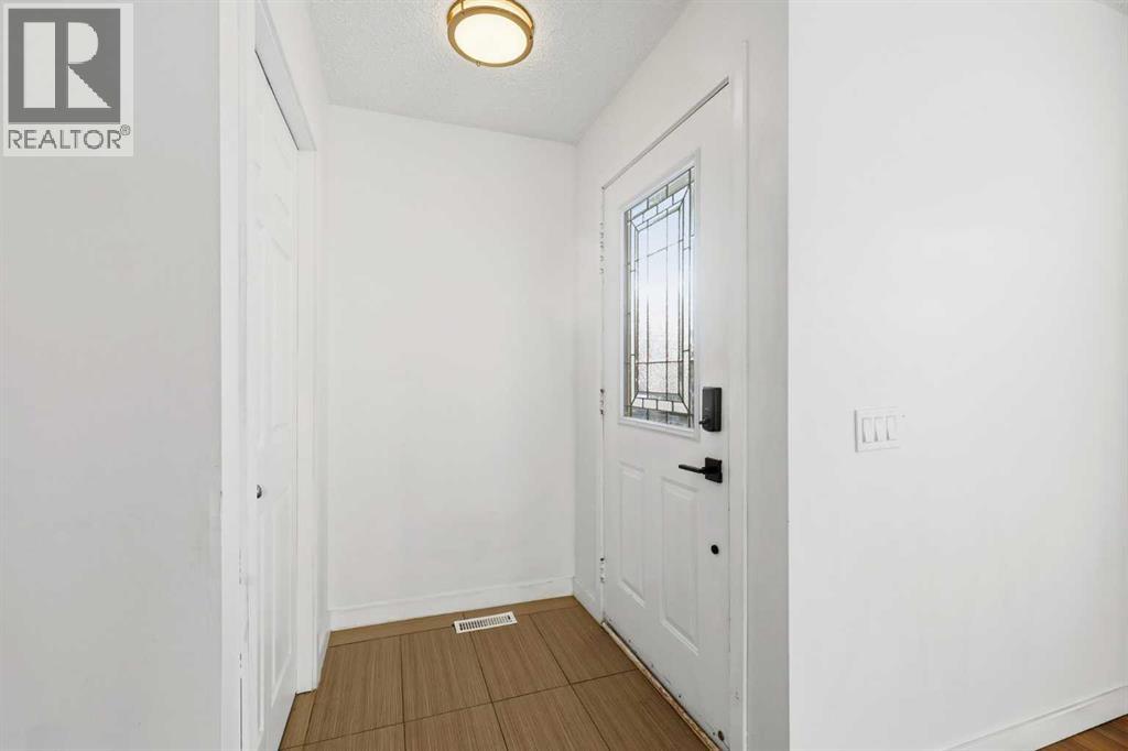 2 Woodfern Road Sw, Calgary, Alberta  T2W 4K9 - Photo 4 - A2273146