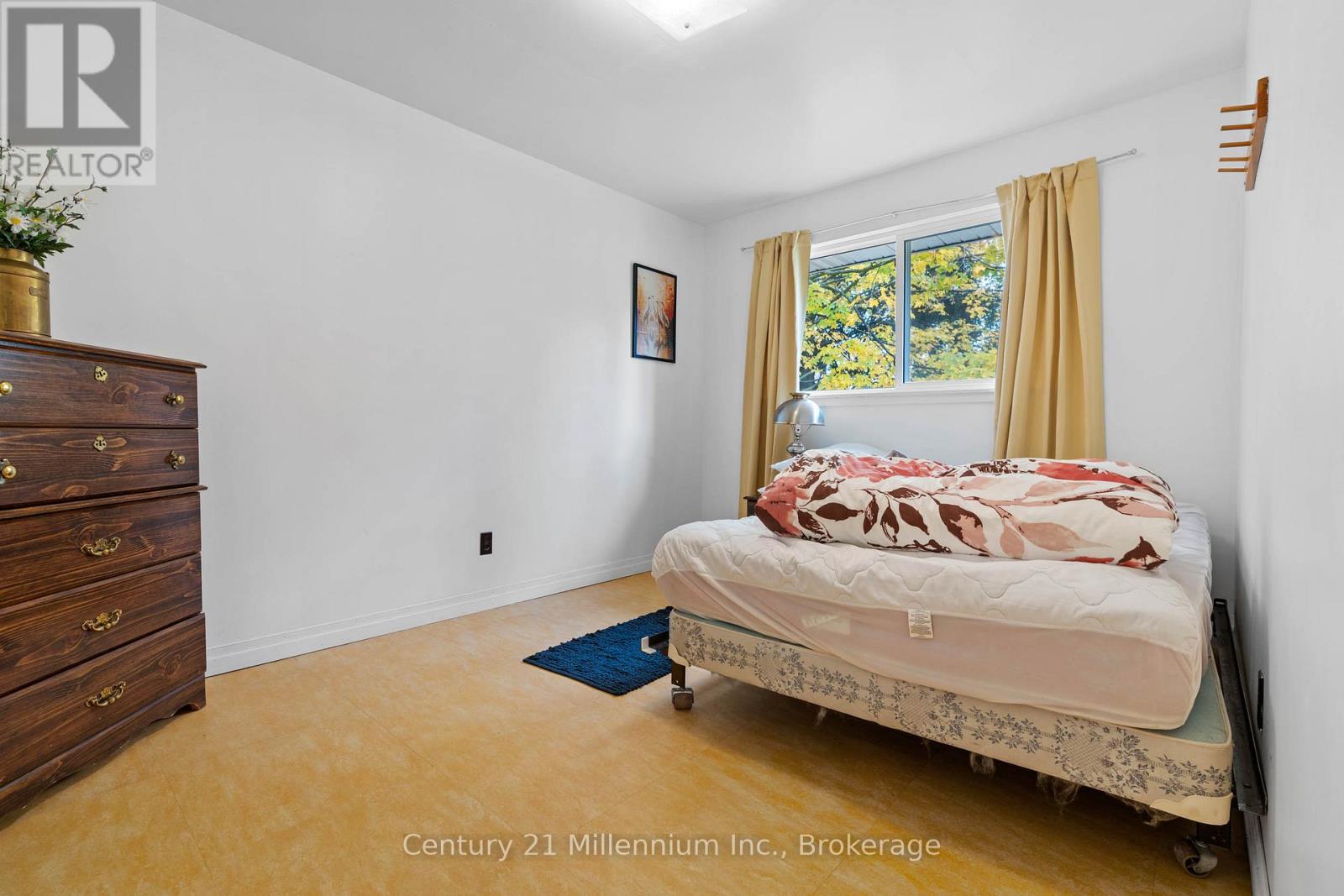 698 Gustavus Street, Saugeen Shores, Ontario N0H 2C0 - Photo 33 - X12558634