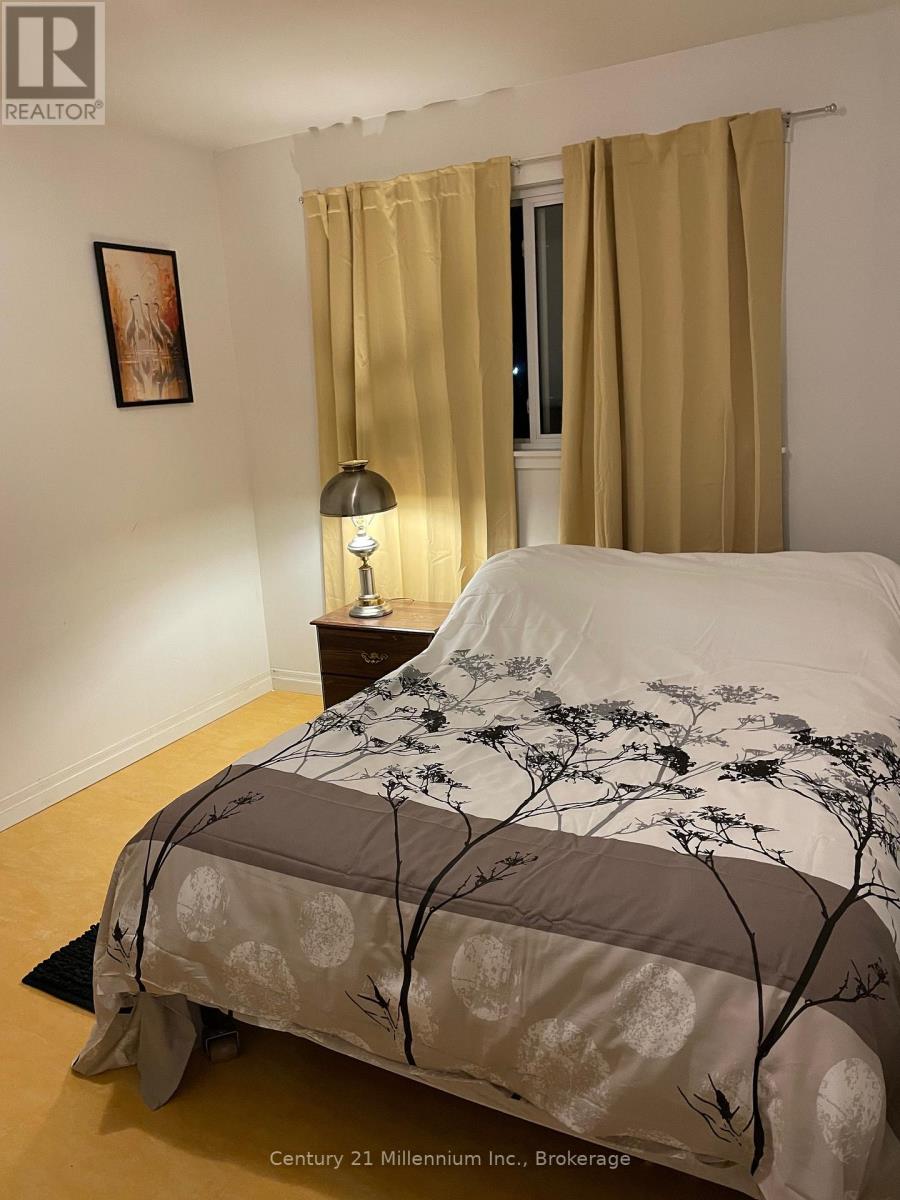 698 Gustavus Street, Saugeen Shores, Ontario N0H 2C0 - Photo 32 - X12558634