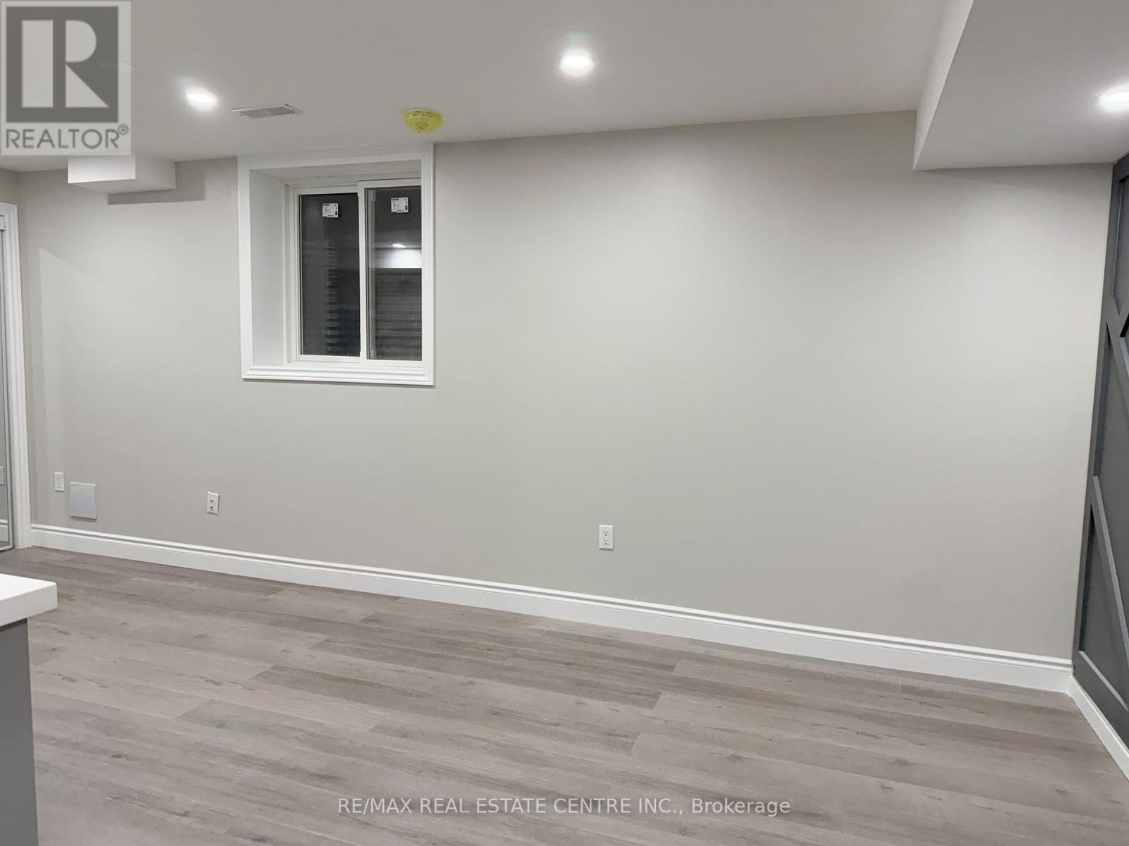 728 Robert Ferrie Drive, Kitchener, Ontario  N2R 0B2 - Photo 10 - X12652862